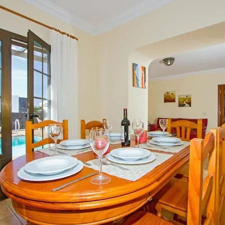 Villa Benjamin, Spacious 5 Bed In Los Mojones * Puerto del Carmen (Lanzarote)