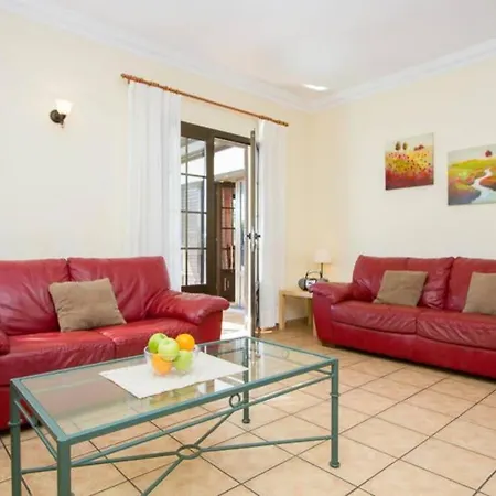 Villa Benjamin, Spacious 5 Bed In Los Mojones Villa Puerto del Carmen (Lanzarote)